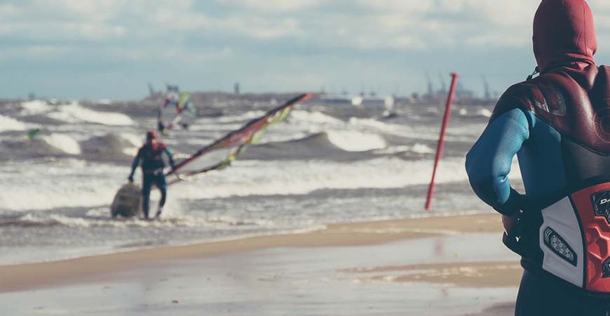 Comment s’initier au windsurf ?